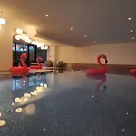 The Flamingo 4*