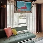 The Flamingo 4*