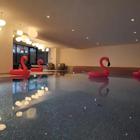 The Flamingo 4*