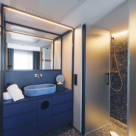 The Flamingo 4*