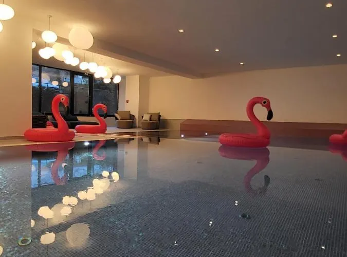 The Flamingo 4*