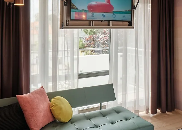 The Flamingo 4*